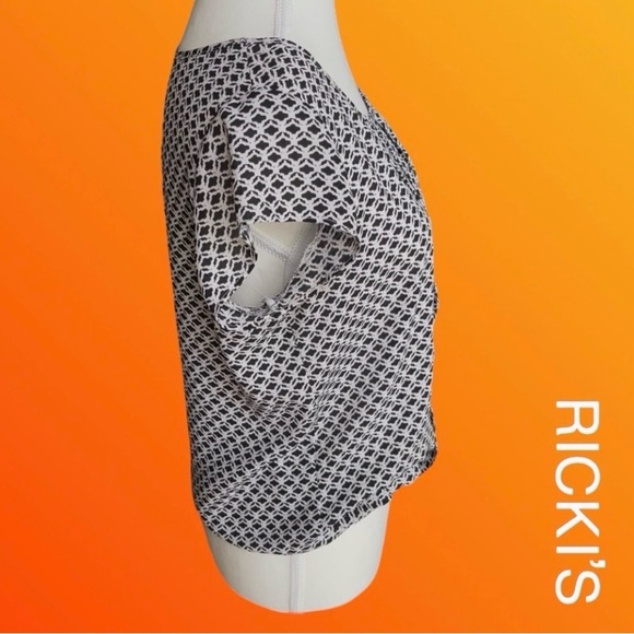 Ricki's Monochrome Patterned Blouse - Picture 4 of 11